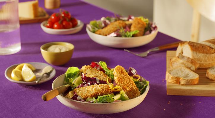 Crunchy Tenders in een salde bowl