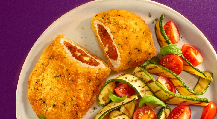 Tomaten Mozzarella Schnitzel met gegrilde courgette, cherrytomaatjes en pasta​